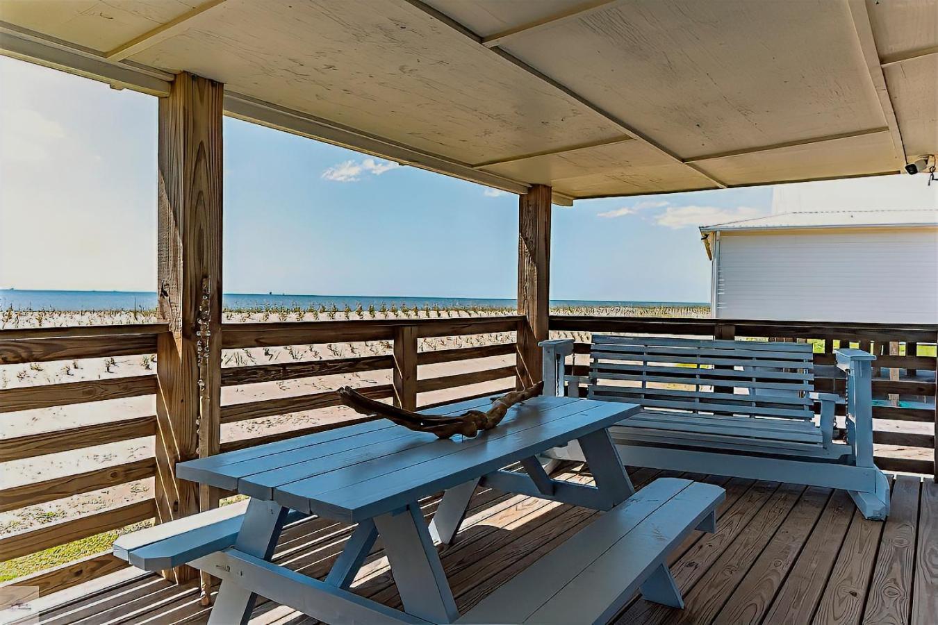 Blue Dolphin Inn And Cottages Grand Isle Exterior photo
