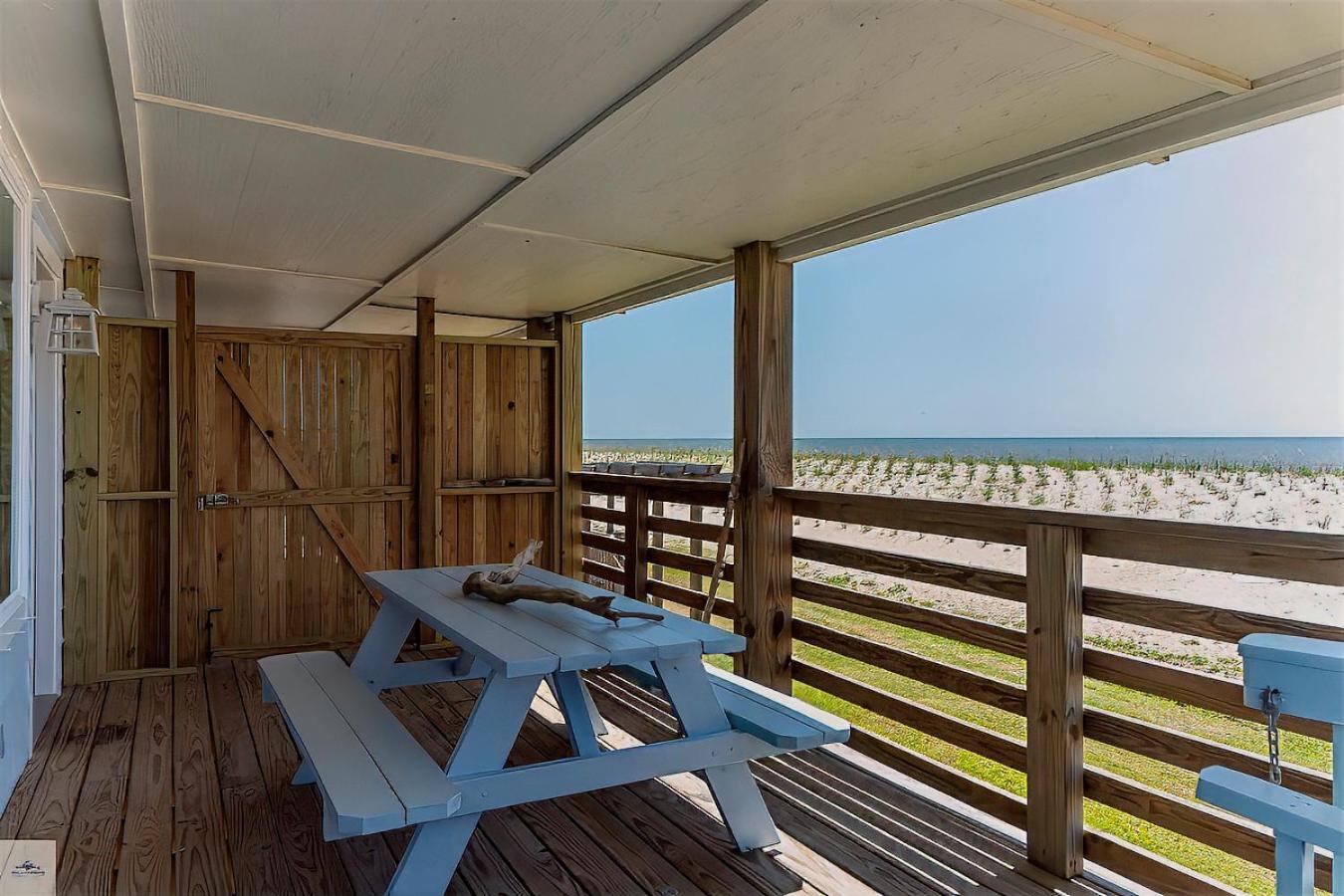 Blue Dolphin Inn And Cottages Grand Isle Exterior photo